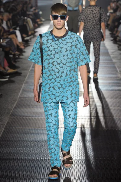 Look 24